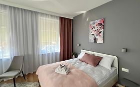 LAWENDOWE NOCOWANIE lokal 1B